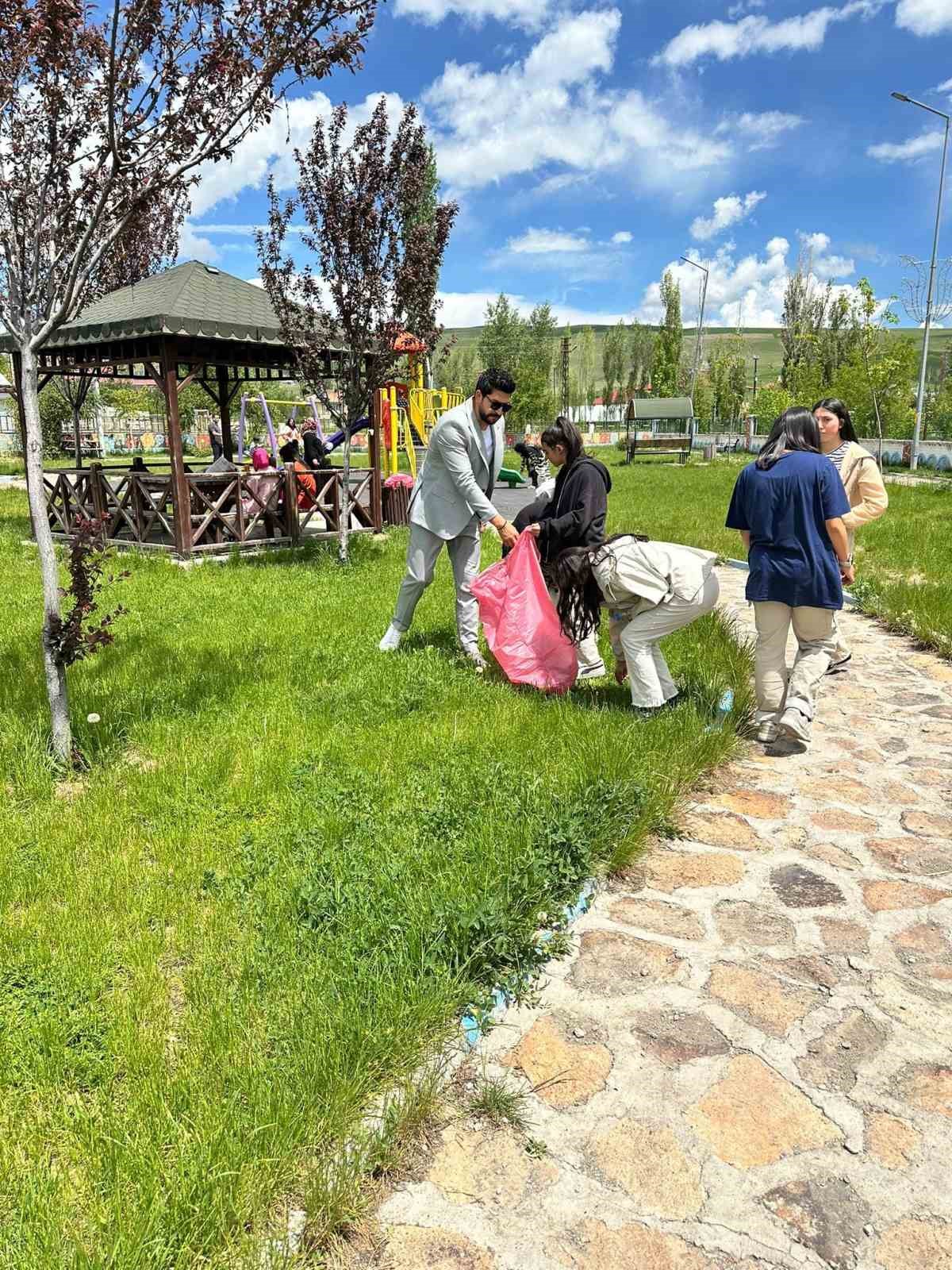 Daha temiz bir Eleşkirt i&ccedil;in el ele
