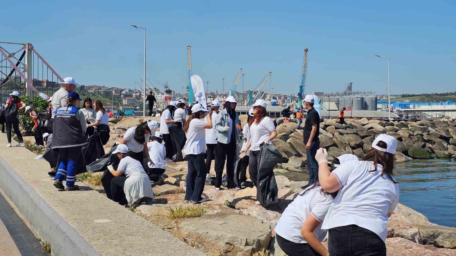 Marmara Denizi&rsquo;nde kıyı temizliği
