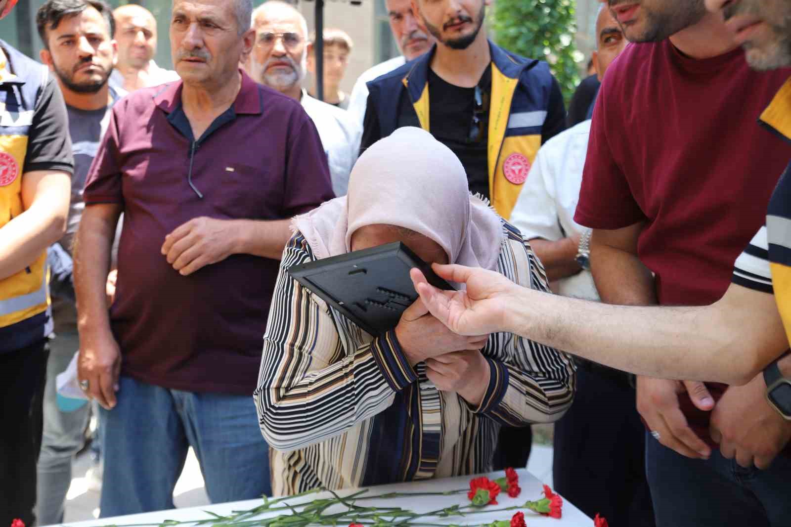 Gaziantep&rsquo;teki kazada hayatını kaybeden anne ve iki &ccedil;ocuğu i&ccedil;in hastanede t&ouml;ren d&uuml;zenlendi
