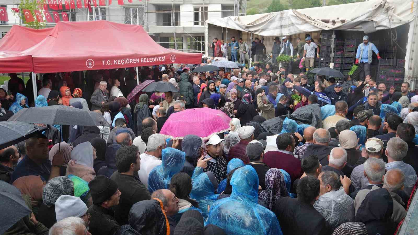 Ke&ccedil;i&ouml;ren Belediyesi&rsquo;nden &ccedil;ift&ccedil;ilere 61 bin fide dağıtıldı
