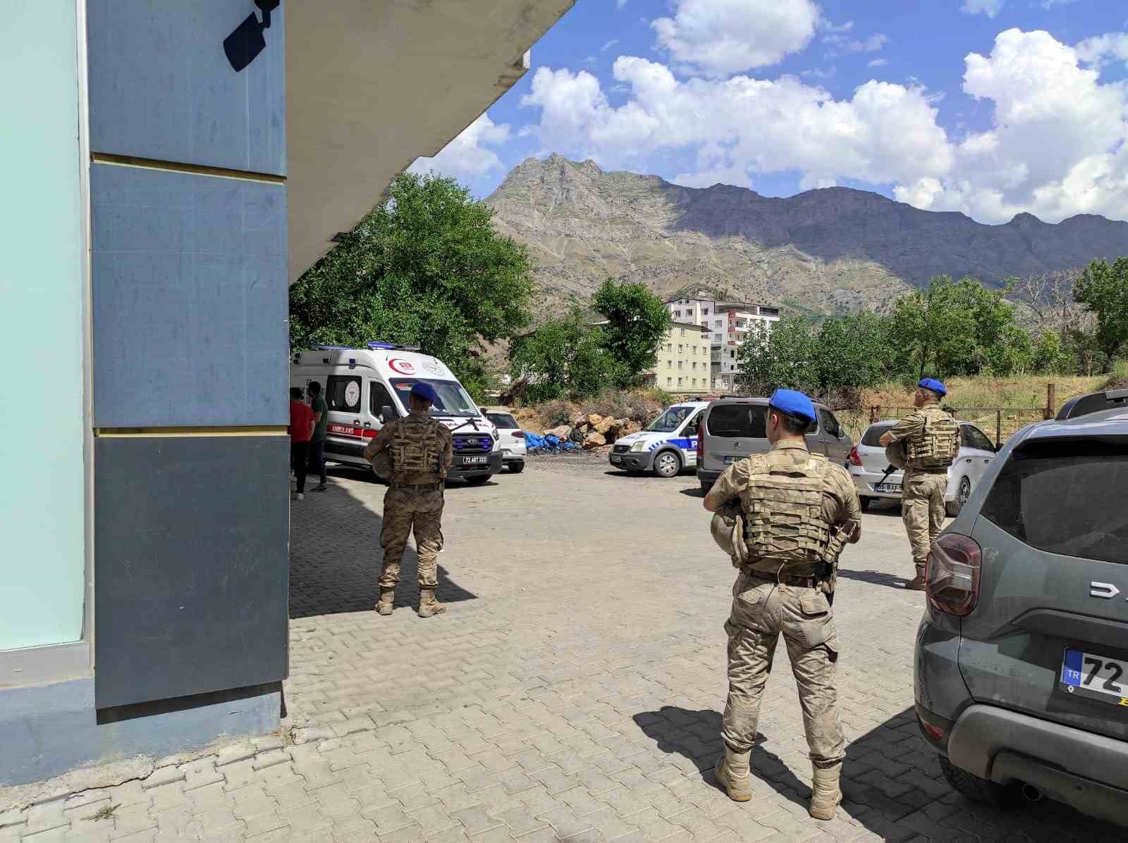 Batman&rsquo;da psikolojik sorunları olan şahıs, tahra ile ailesini rehin aldı
