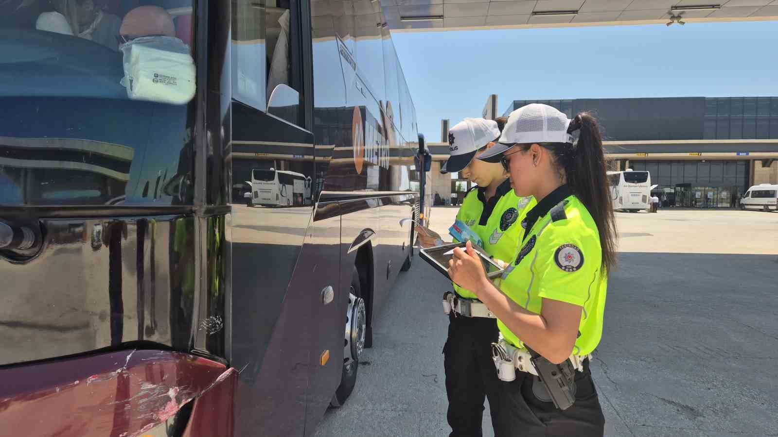 Tekirdağ Otogarı’nda bayram öncesi yolcu ve şoförlere trafik uyarısı yapıldı