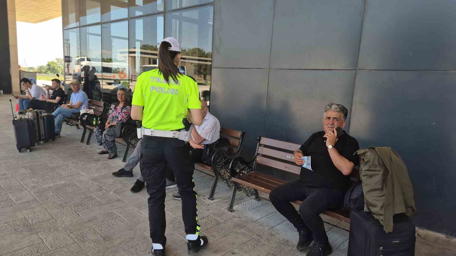 Tekirdağ Otogarı’nda bayram öncesi yolcu ve şoförlere trafik uyarısı yapıldı