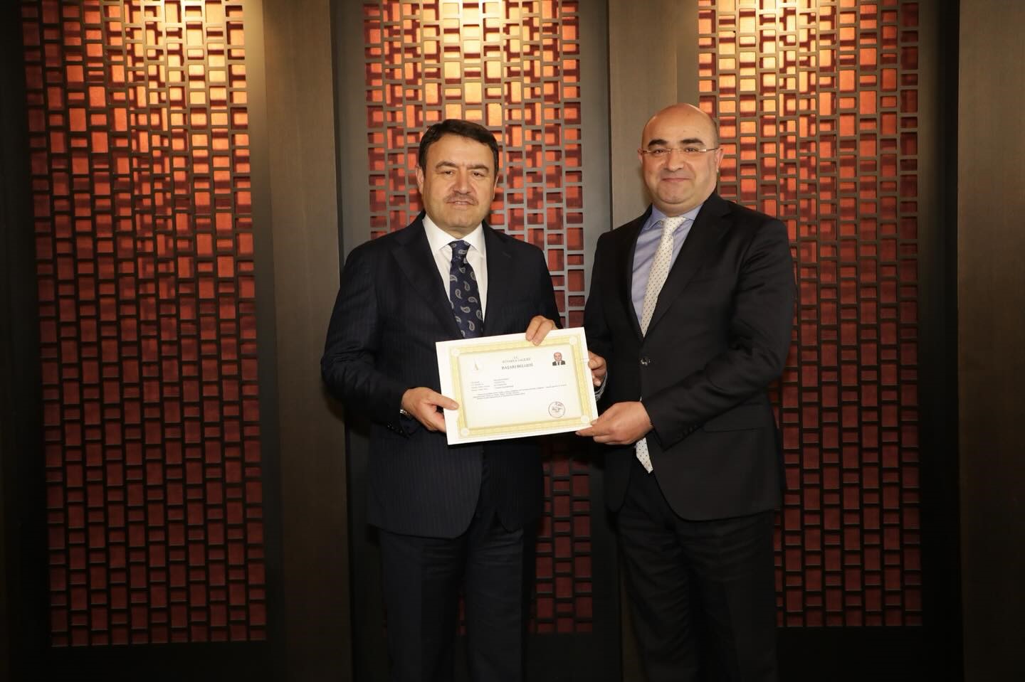 K&uuml;tahya&rsquo;da tayin olan m&uuml;lki idare amirleri onuruna veda yemeği
