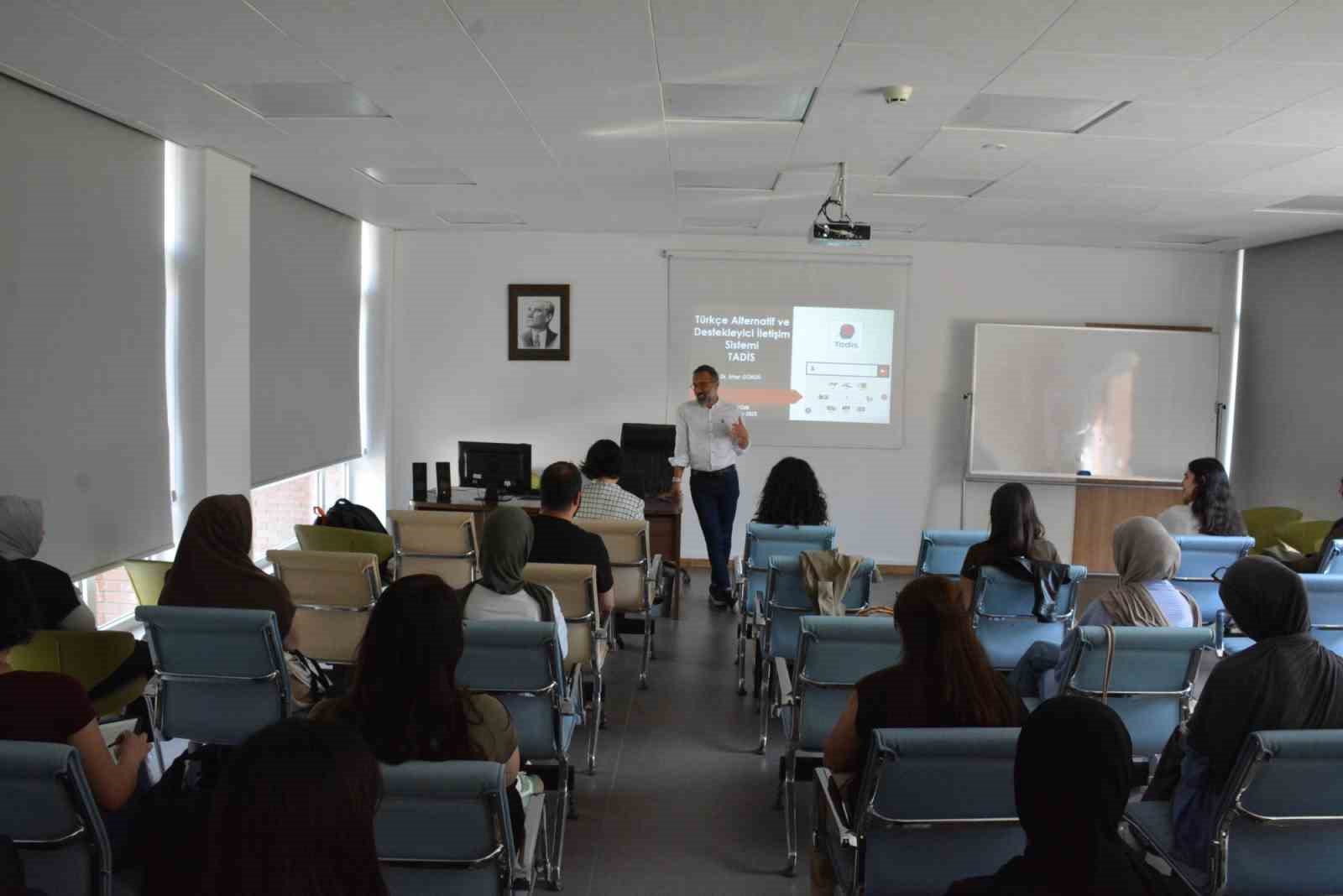 DİLKOM&rsquo;da "T&uuml;rk&ccedil;e Alternatif Destekleyici ve İletişim Sistemi" eğitimi ger&ccedil;ekleştirildi
