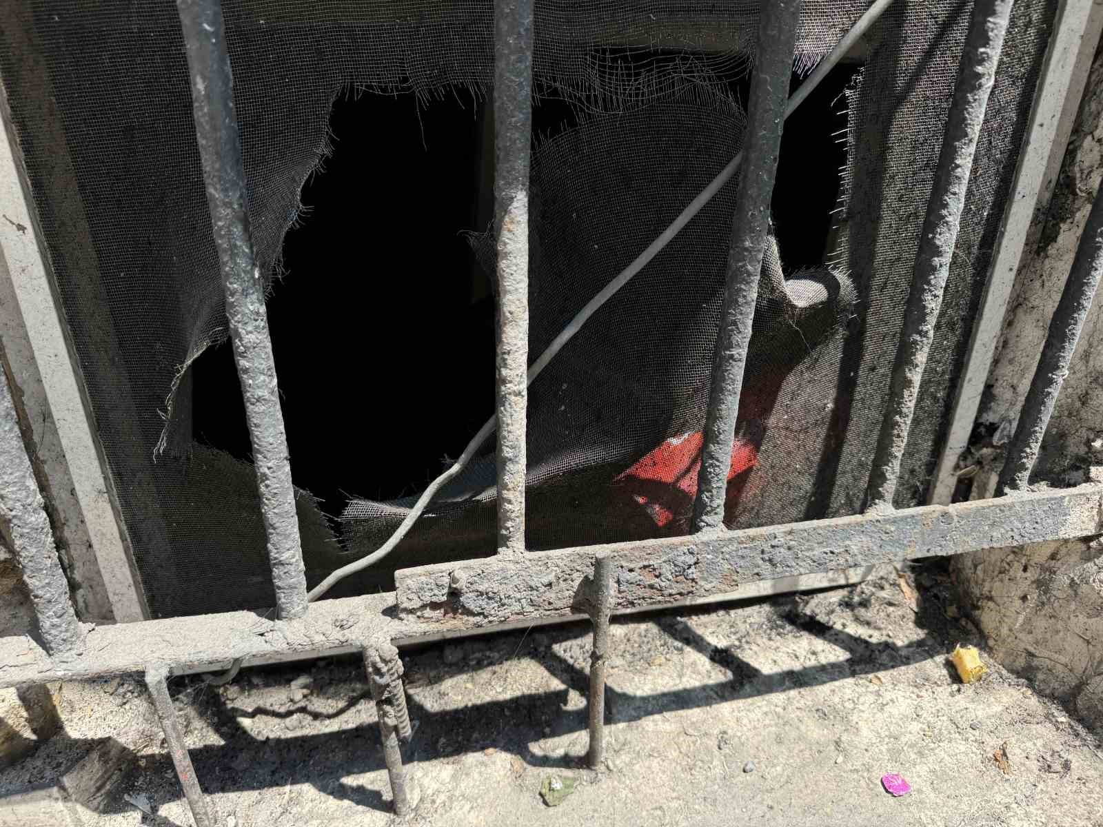 Beyoğlu&rsquo;da &uuml;t&uuml; prizde unutulunca yangın &ccedil;ıktı
