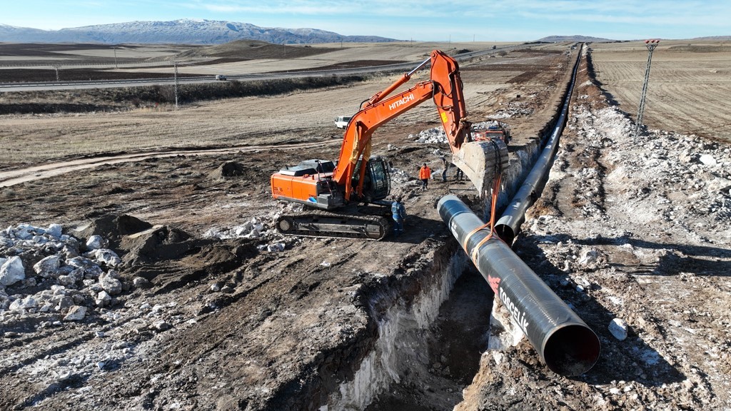 Şehrin büyük kısmı susuz kaldı, başkan sabah saatlerine kadar çalışmayı yerinde takip etti