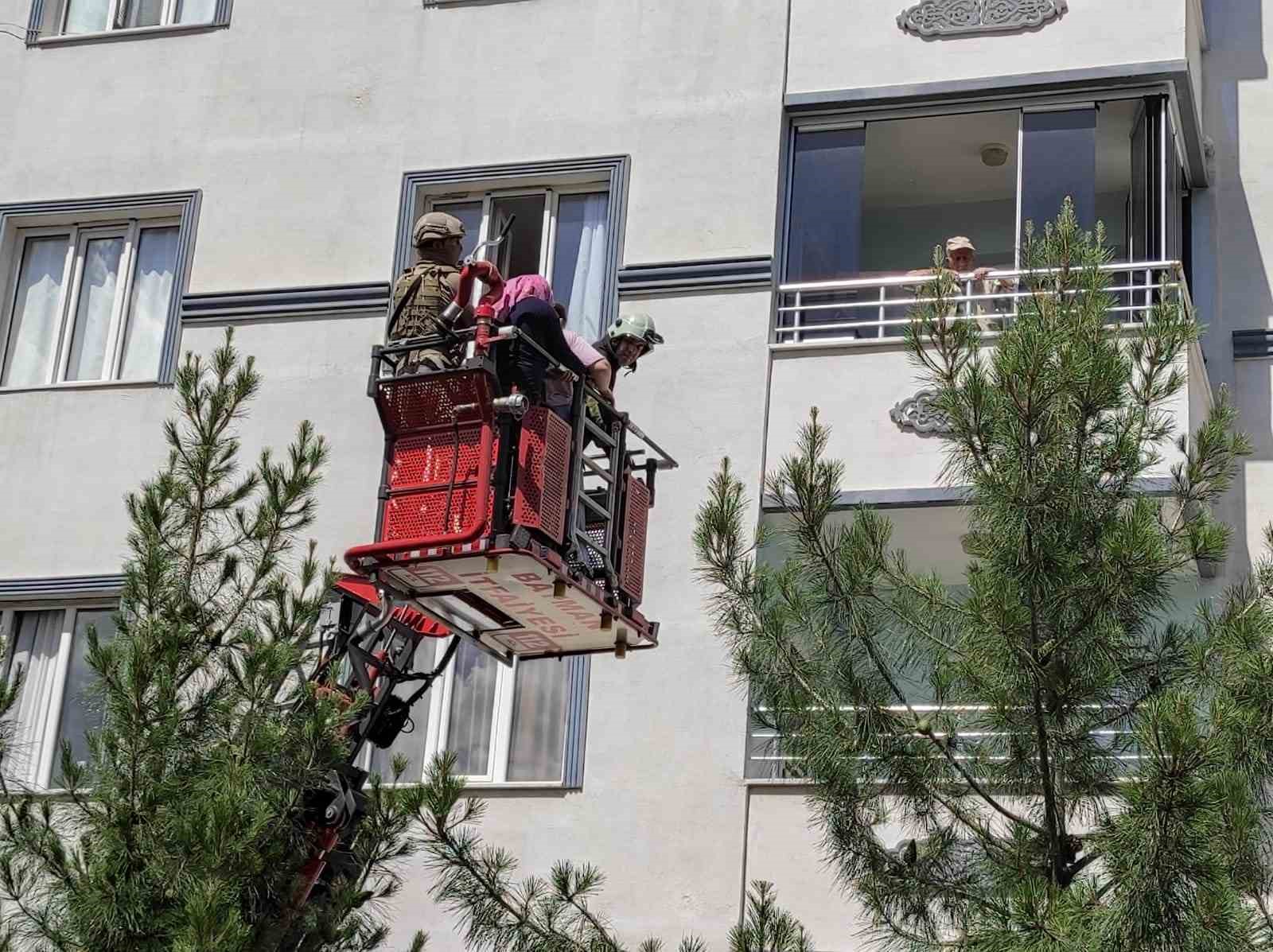 Batman’da çocukları tarafından tahra ile rehin alınan anne, baba ve kızları kurtarıldı