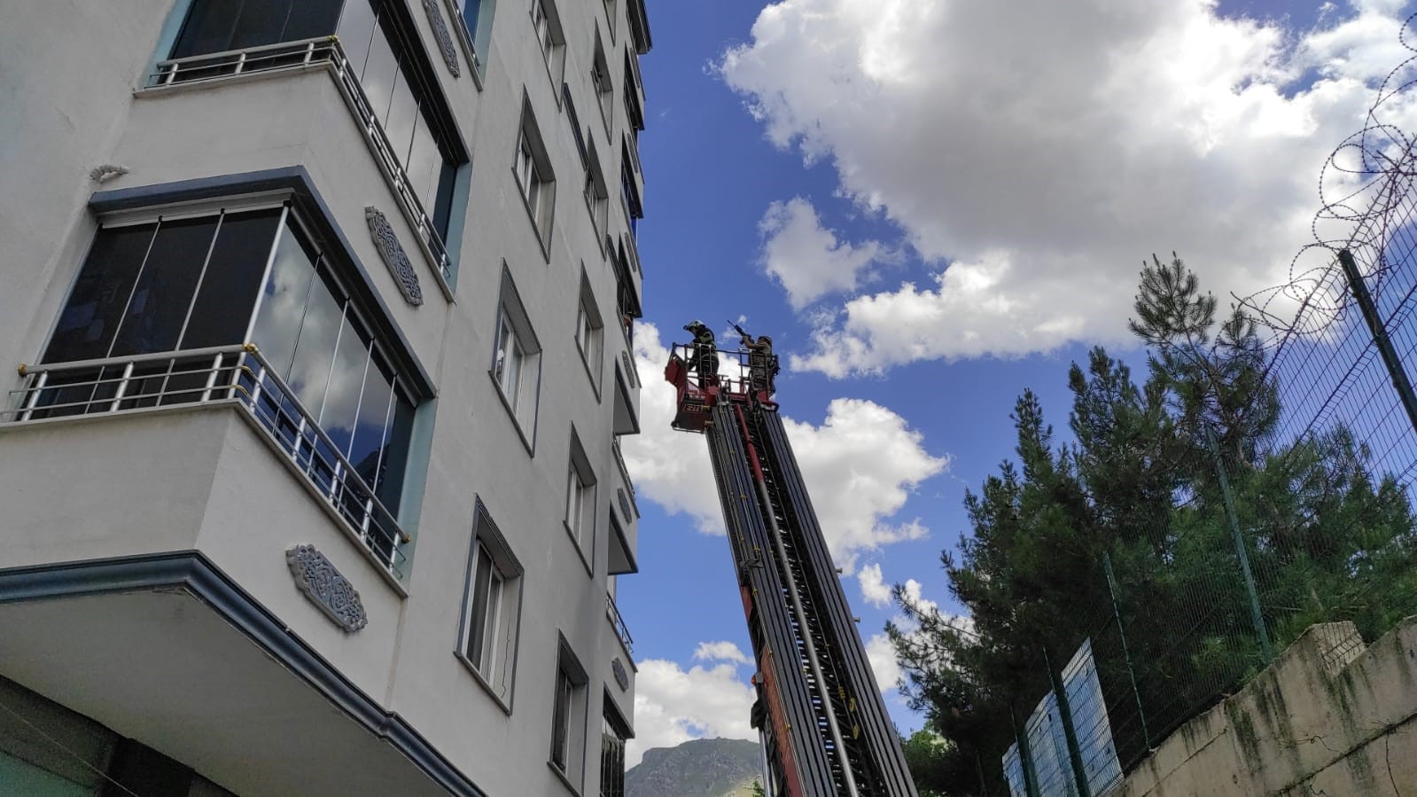 Batman’da çocukları tarafından tahra ile rehin alınan anne, baba ve kızları kurtarıldı