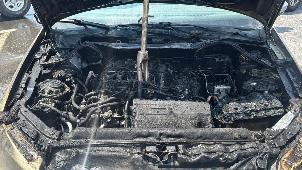 Efeler&rsquo;de test s&uuml;r&uuml;ş&uuml;ne &ccedil;ıkılan otomobil yandı
