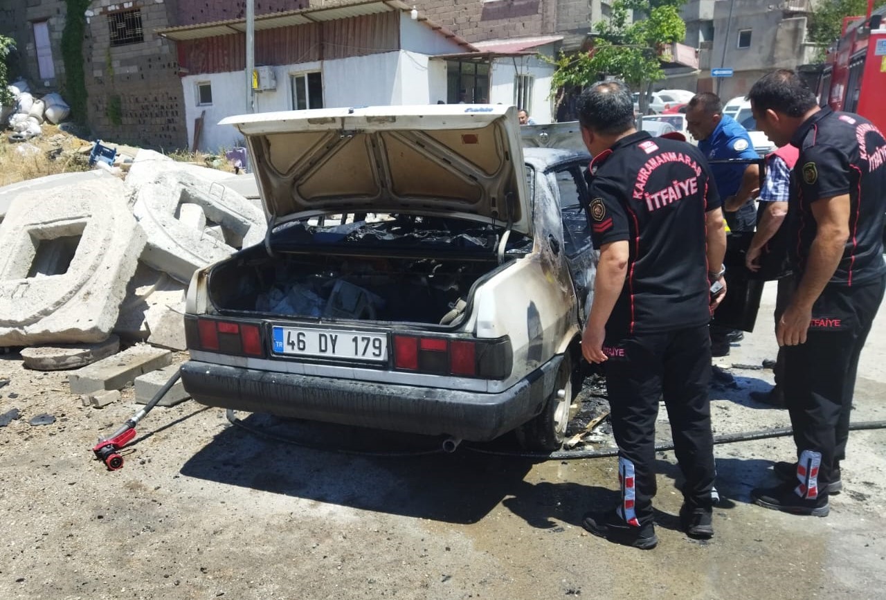Fırından aldığı köz otomobili yaktı