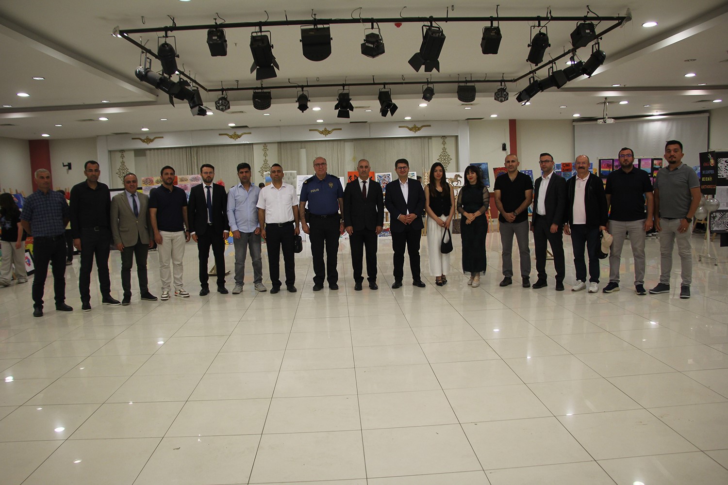 Kula’da ortaokul öğrencilerinden anlamlı sanat buluşması
