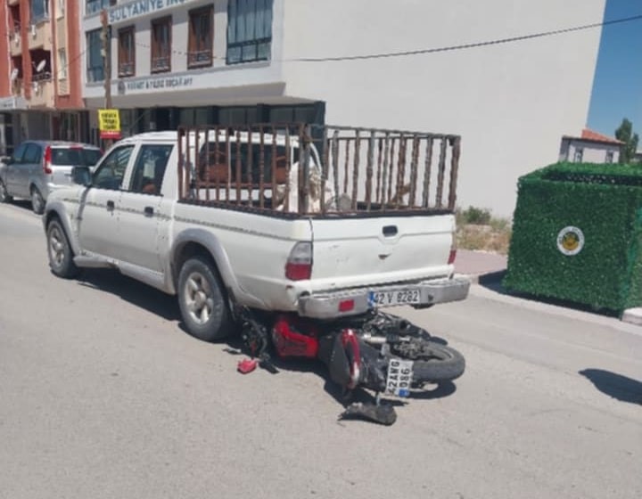 Karapınar’da motosiklet pikapa arkadan çarptı: 1 yaralı