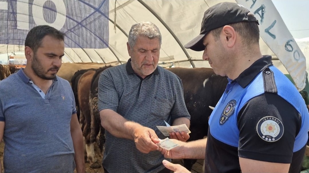 Polisten kurban pazarında sahte para ve dolandırıcılık uyarısı
