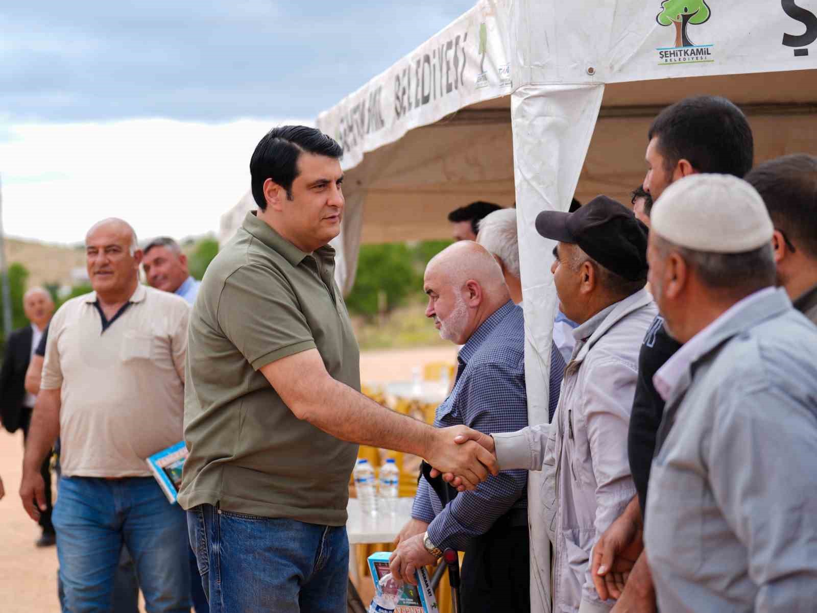 Öğümsöğüt’e futbol sahası