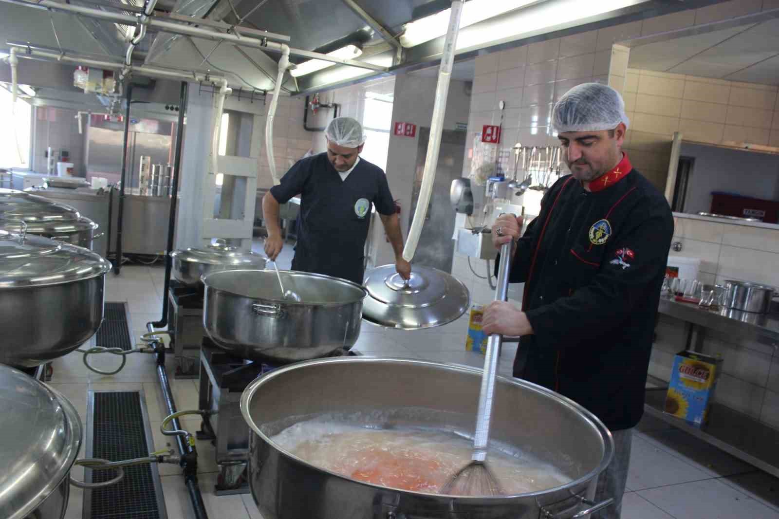 Turgutlu’da ’Sizden gelen bağışlarla aş olalım sofralara’ kampanyası devam ediyor