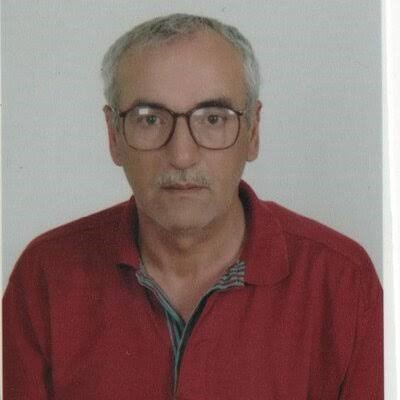 Emekli &ouml;ğretmen balkondan d&uuml;şerek ağır yaralandı
