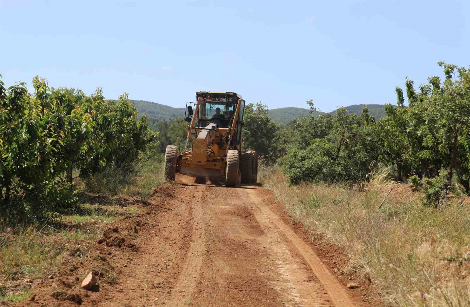 Turgutlu Belediyesinden 37 kırsal mahalleye yol desteği
