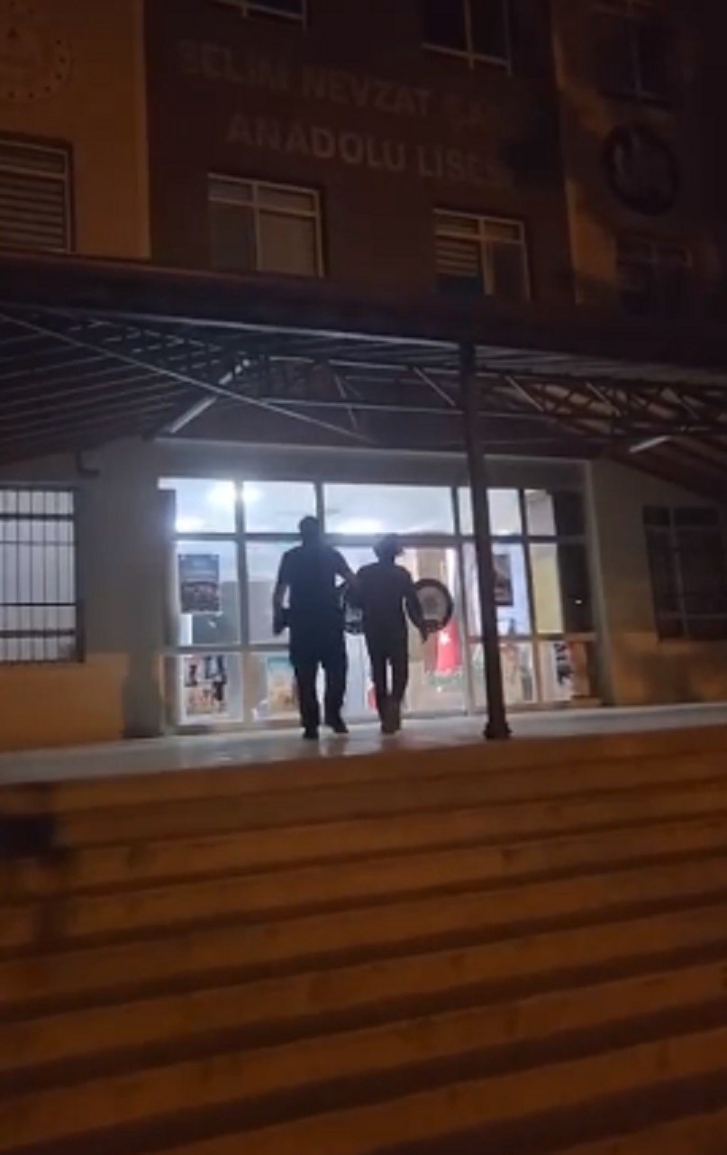 Hatay&rsquo;da hapis cezasıyla aranan 2 kişi tutuklandı
