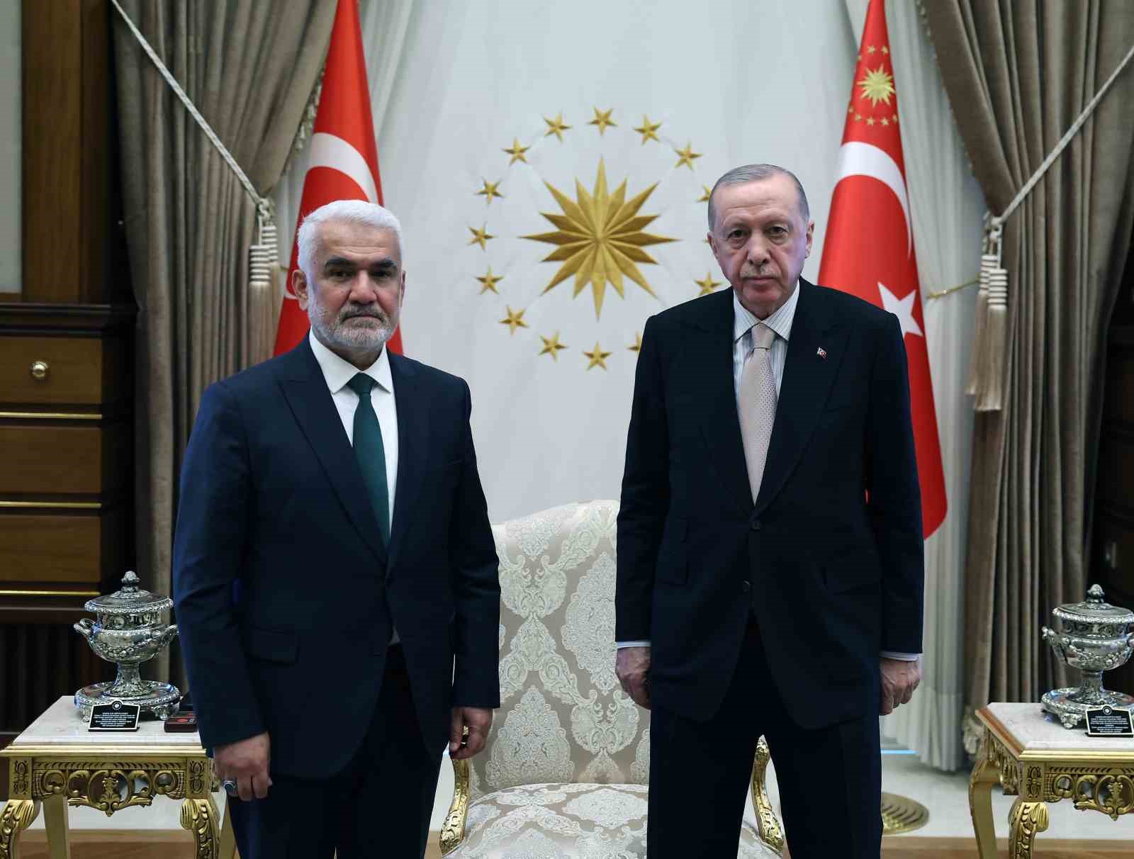 Cumhurbaşkanı Recep Tayyip Erdoğan, Hür Dava Partisi (HÜDA PAR) Genel Başkanı Zekeriya Yapıcıoğlu’nu Cumhurbaşkanlığı Külliyesi’nde kabul etti.