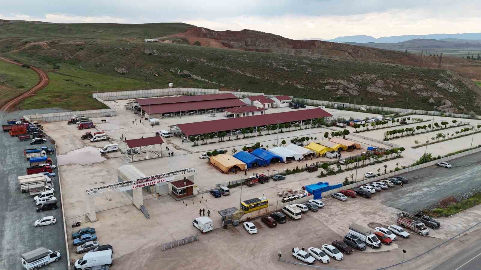 Sivas Belediyesi’nden modern kurban pazarı hizmeti