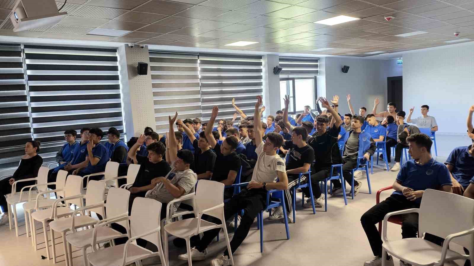 &Ouml;ğrencilerin fabrika ziyareti
