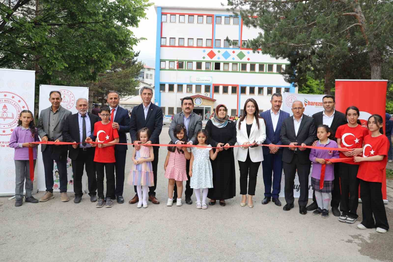 Bayburt’ta Minik Eller Tasarlıyor Sergisi ve Harezmi Dönem Sonu Sergisi açıldı