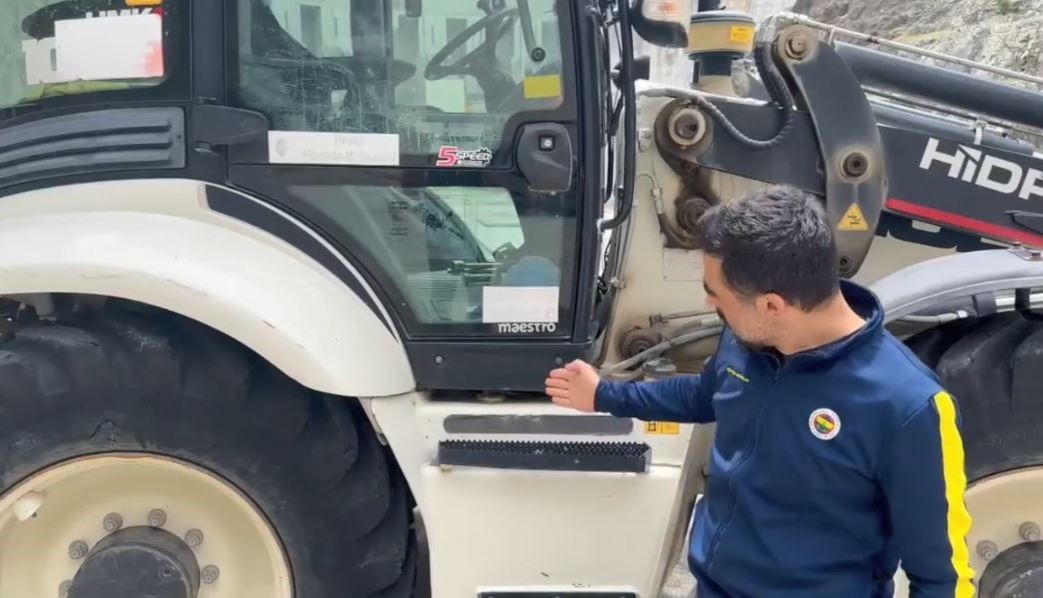 Ekskavatöre yuva yapan kuş için çalışmalar durduruldu