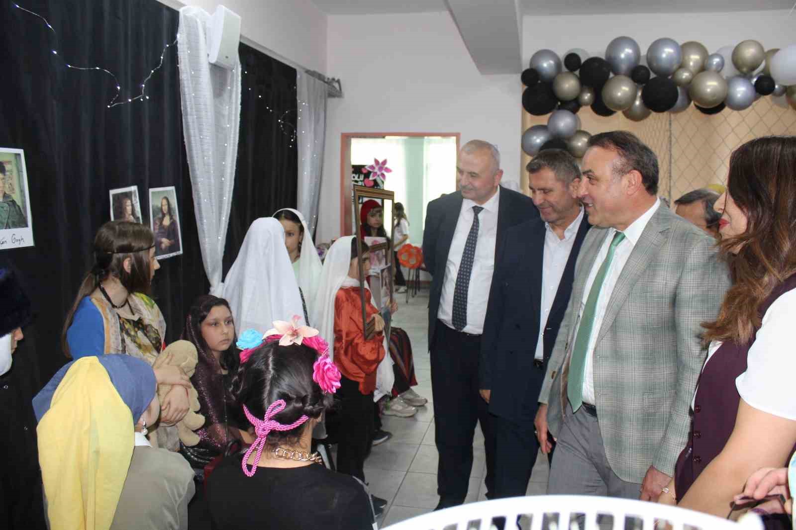 Atatürk ortaokulunda kütüphane açıldı