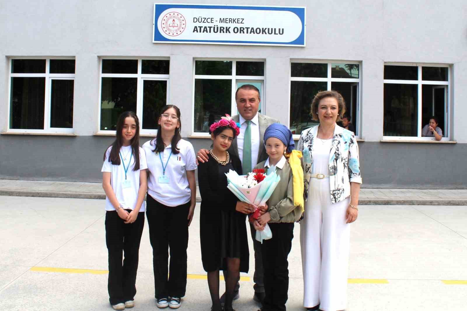 Atatürk ortaokulunda kütüphane açıldı