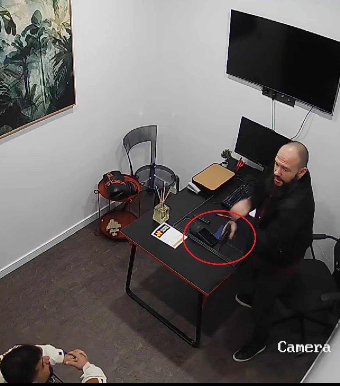 Milli sporcuya pusu kurup, silah çektiler...Dakikalarca böyle darp ettiler