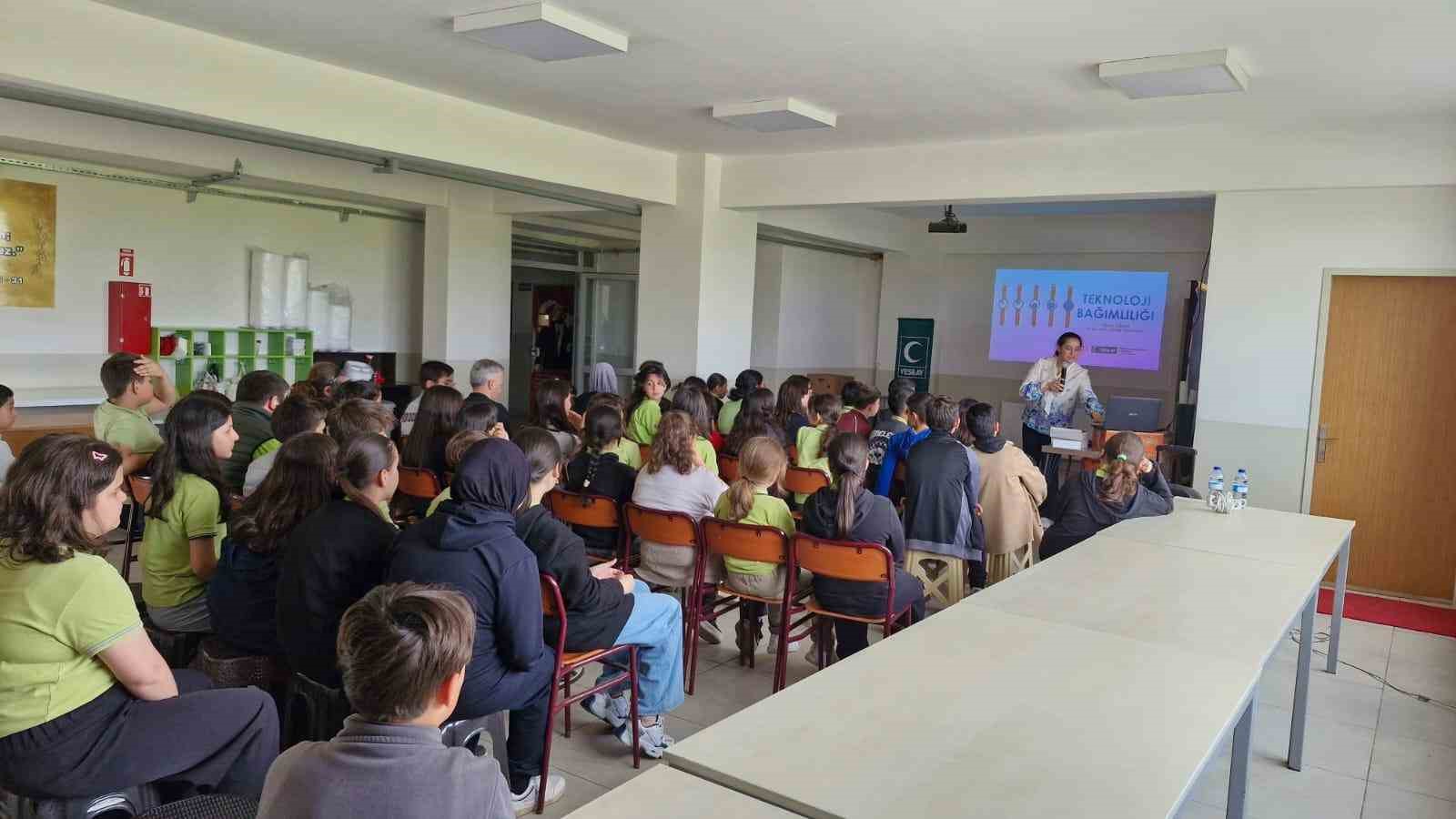 İnternet ve bilişim teknolojileri konuşuldu