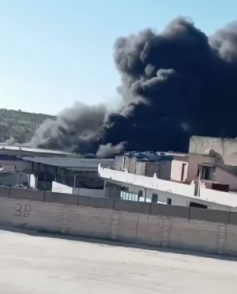 Gaziantep&rsquo;te geri d&ouml;n&uuml;ş&uuml;m tesisinde &ccedil;ıkan yangın s&ouml;nd&uuml;r&uuml;ld&uuml;
