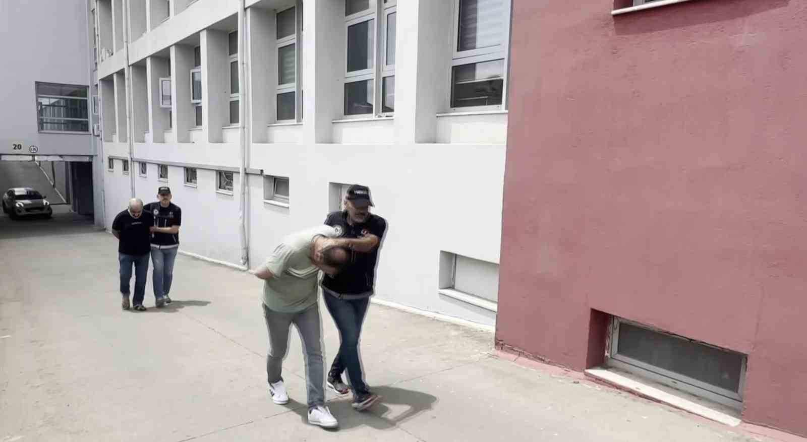 Adana’da ’satmıyoruz, kullanıyoruz’ diyen 2 torbacı tutuklandı