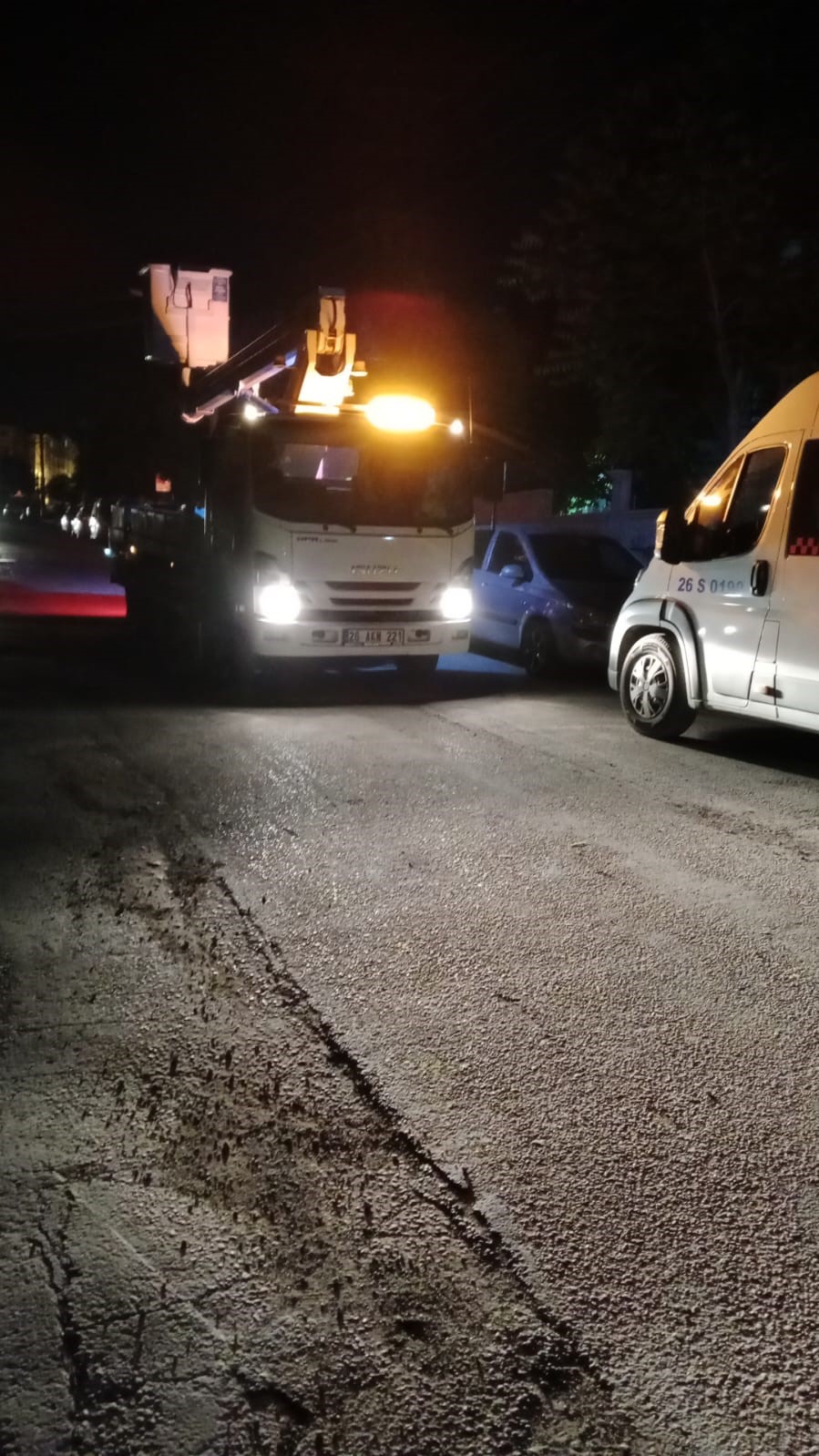 OEDAŞ trafoda mahsur kalan yavru köpeğe duyarsız kalmadı
