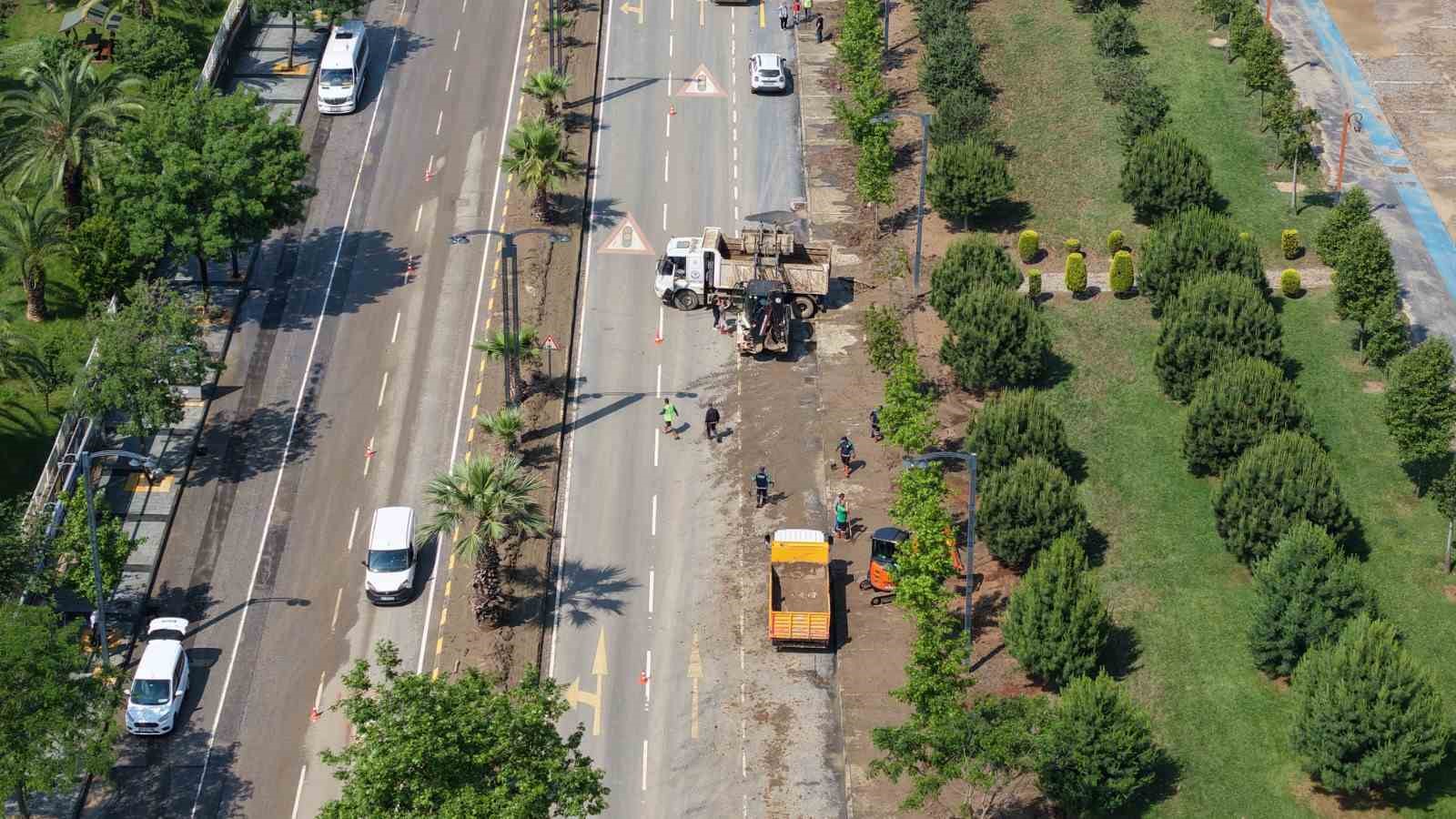 Trabzon’da devlet eski sahil yolu büyük ölçüde sel suları ve çamurdan temizlendi
