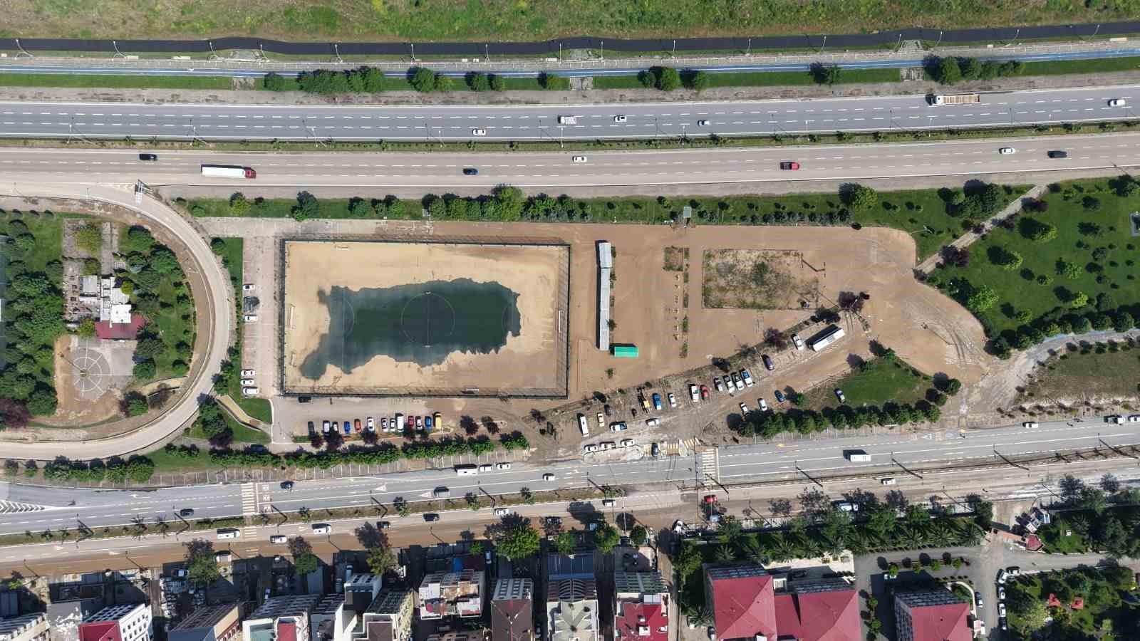 Trabzon’da devlet eski sahil yolu büyük ölçüde sel suları ve çamurdan temizlendi