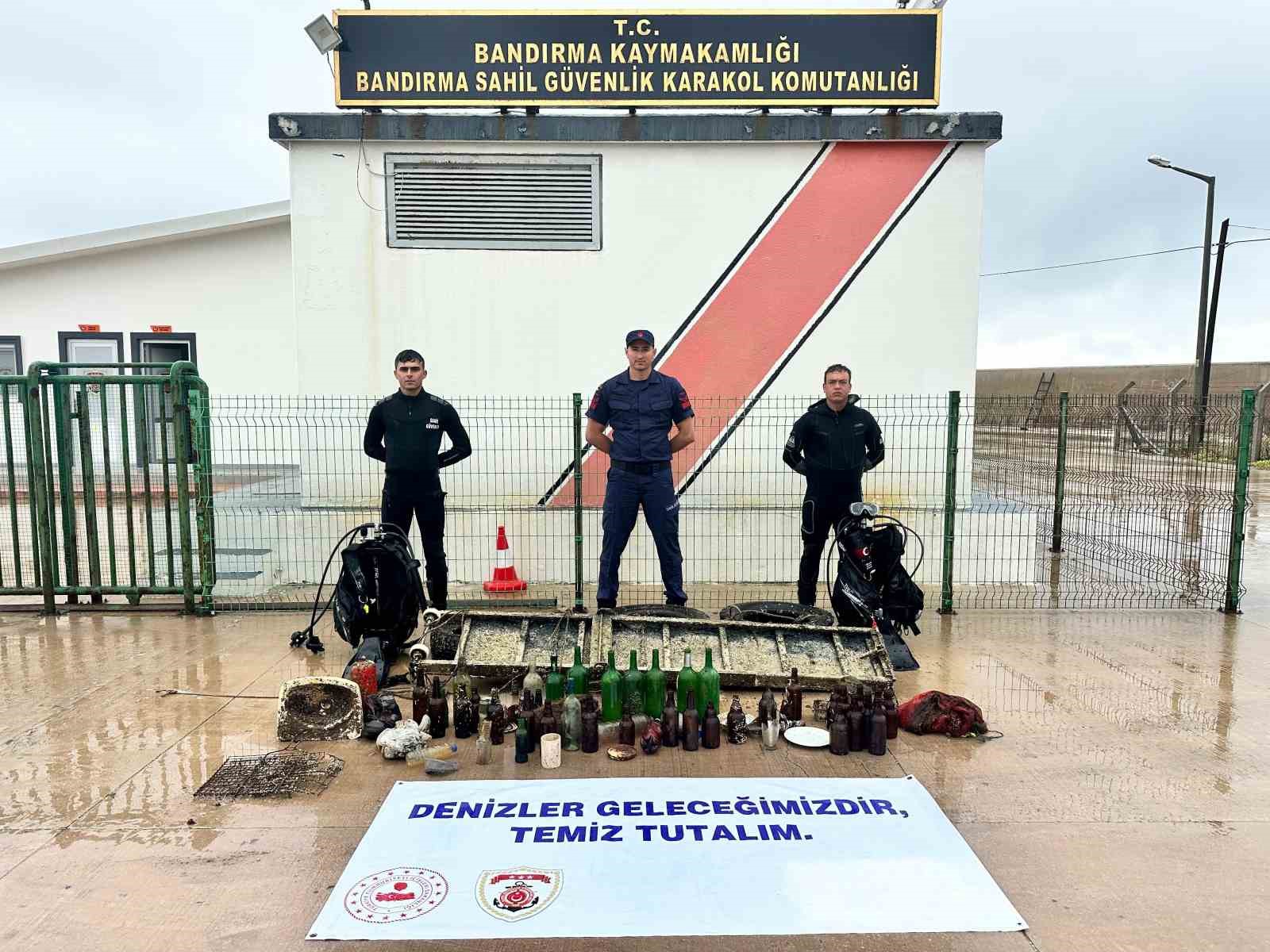 Sahil Güvenlik ekiplerinden Çevre Günü’ne özel deniz temizliği