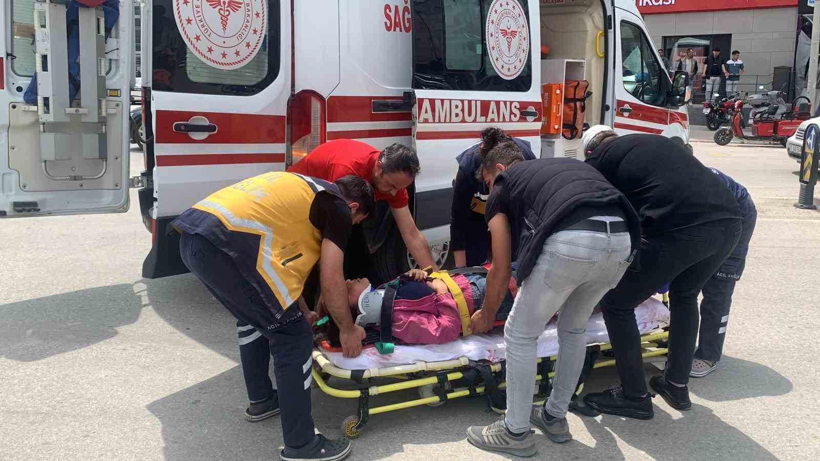 Karaman’da kepçe ile çarpışan elektrikli bisikletli çocuk yaralandı