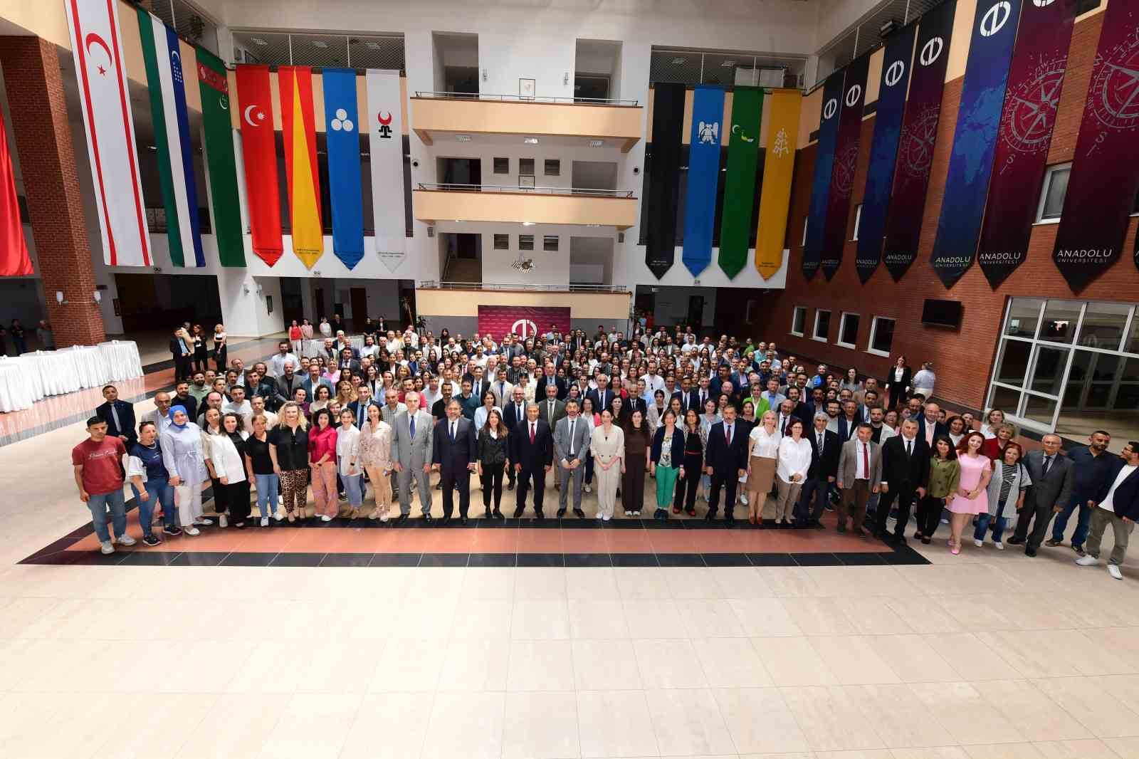 Anadolu Üniversitesi bayramlaşma töreninde bir araya geldi