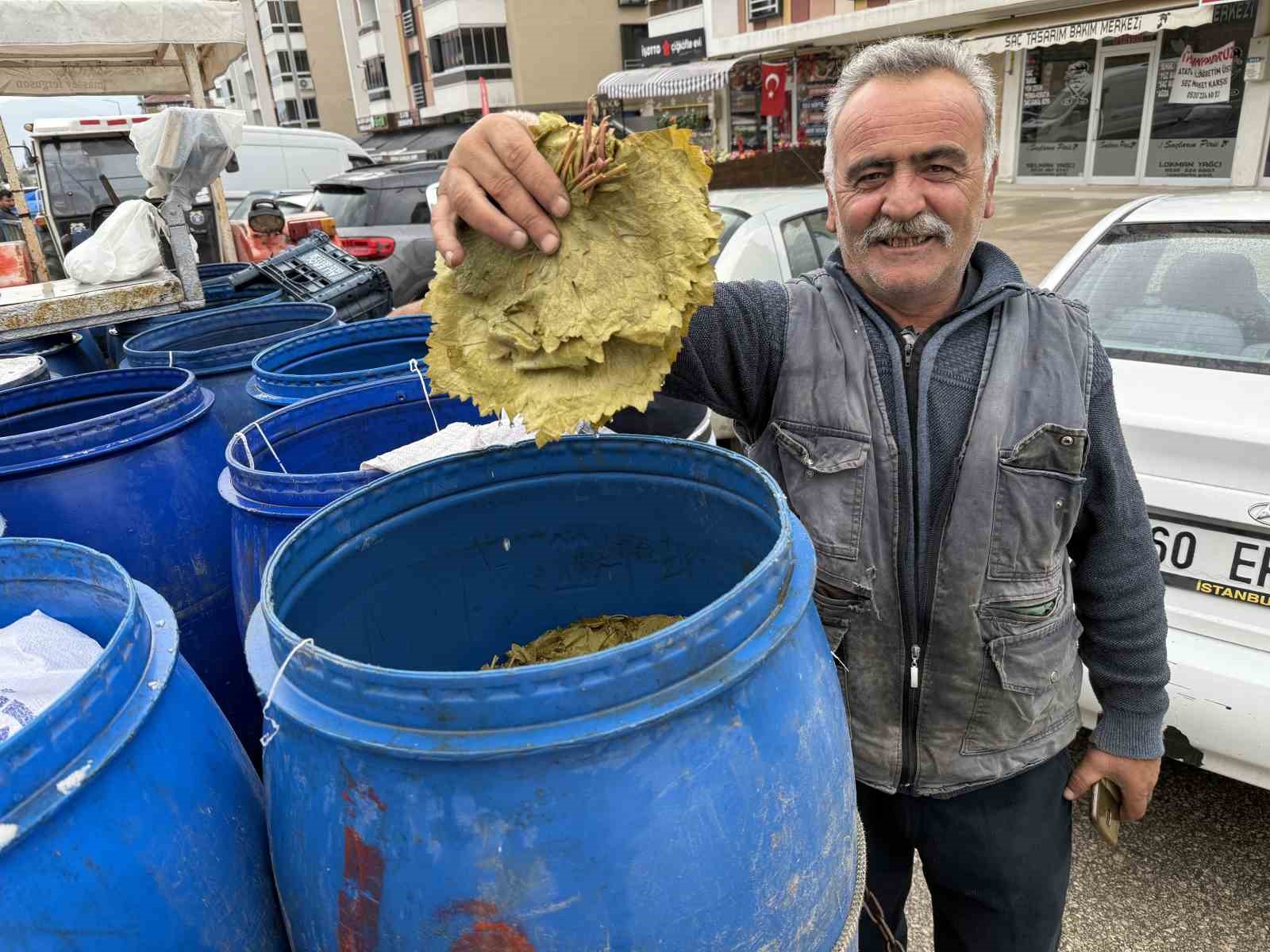 Dona rağmen Narince yaprağı pazardaki yerini aldı