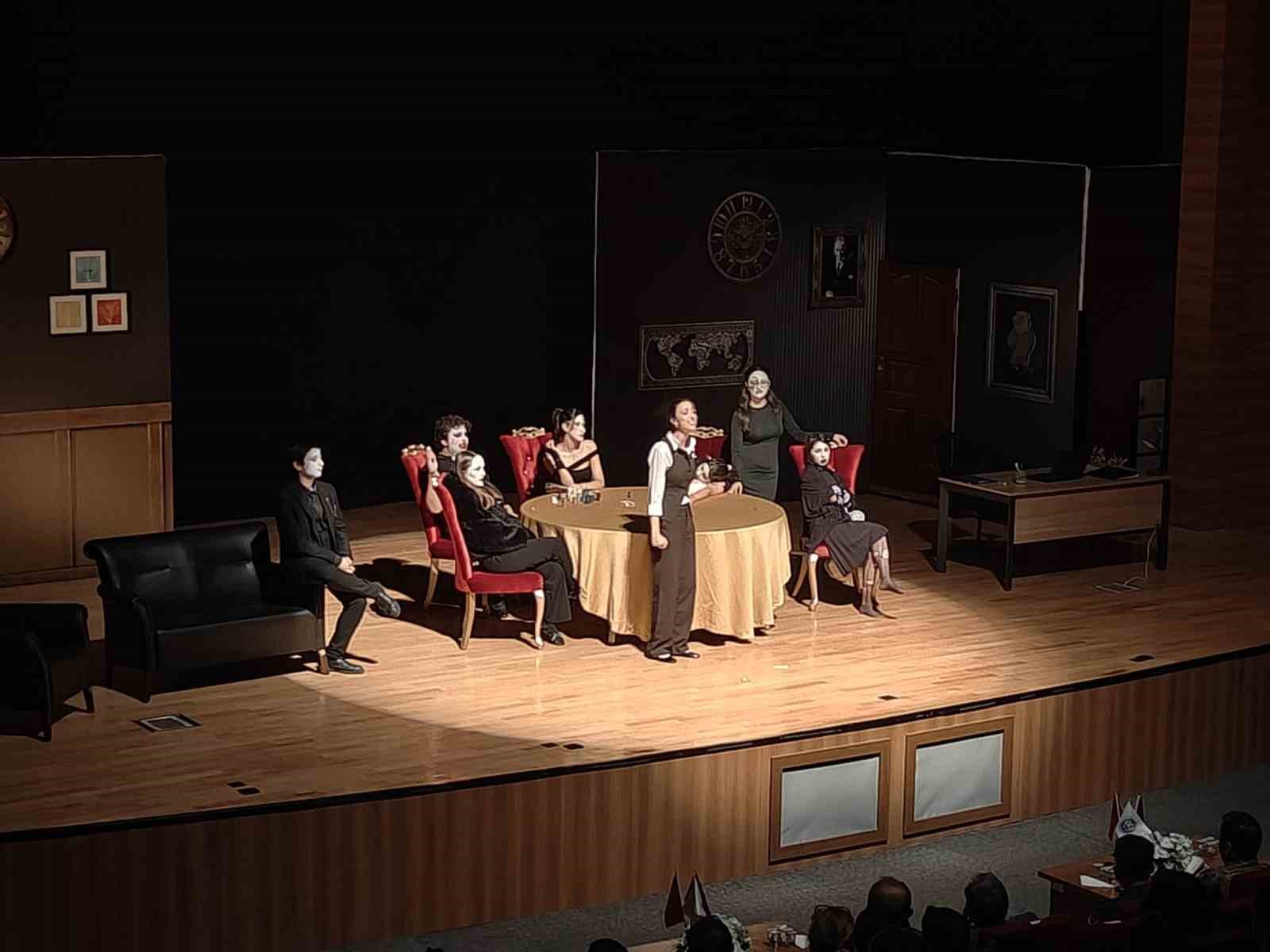 Kumar bağımlılığını tiyatro ile anlattılar
