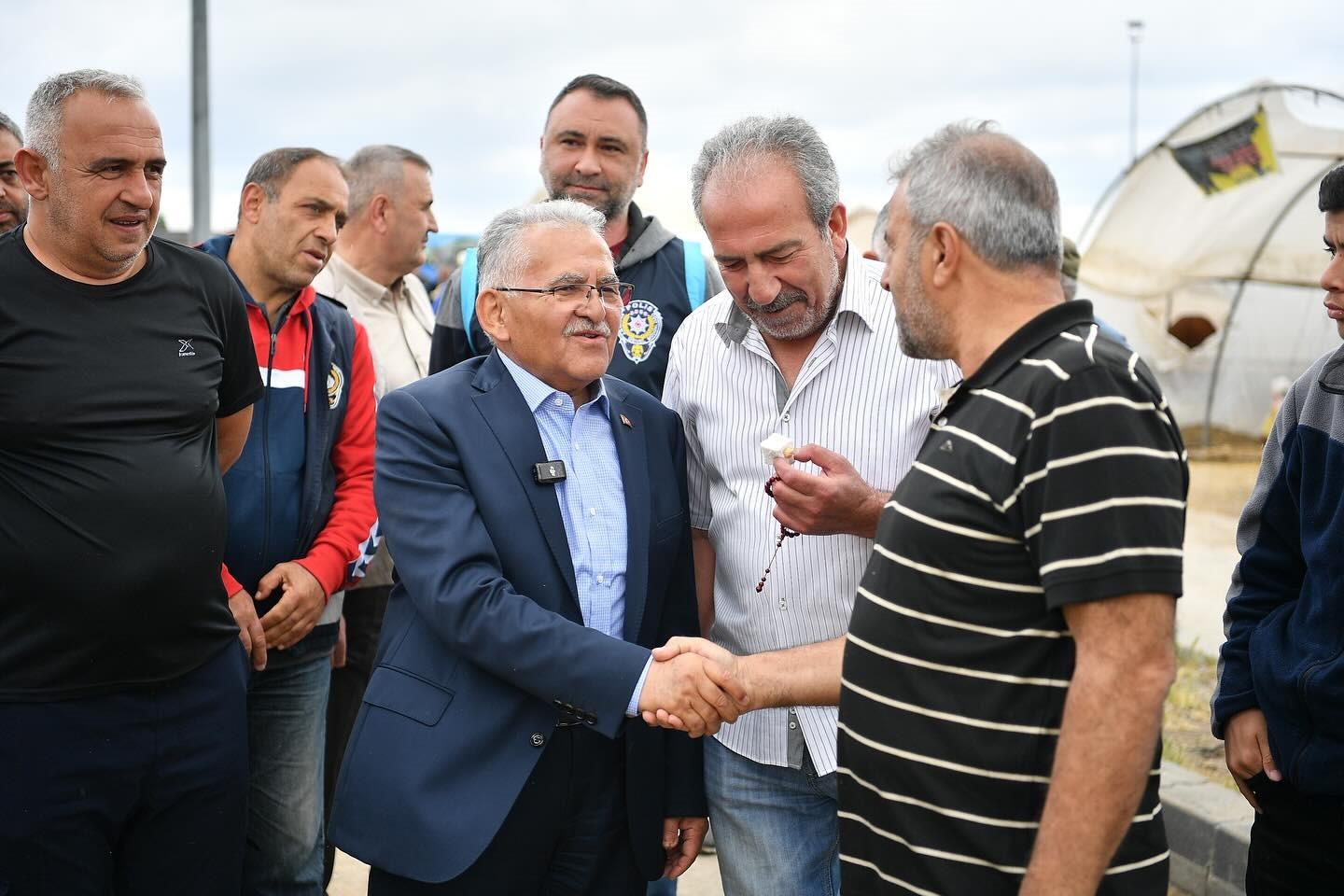 Başkan B&uuml;y&uuml;kkılı&ccedil;&rsquo;tan Mimarsinan Kurban Pazarı&rsquo;nda sıkı pazarlık ve samimi buluşma
