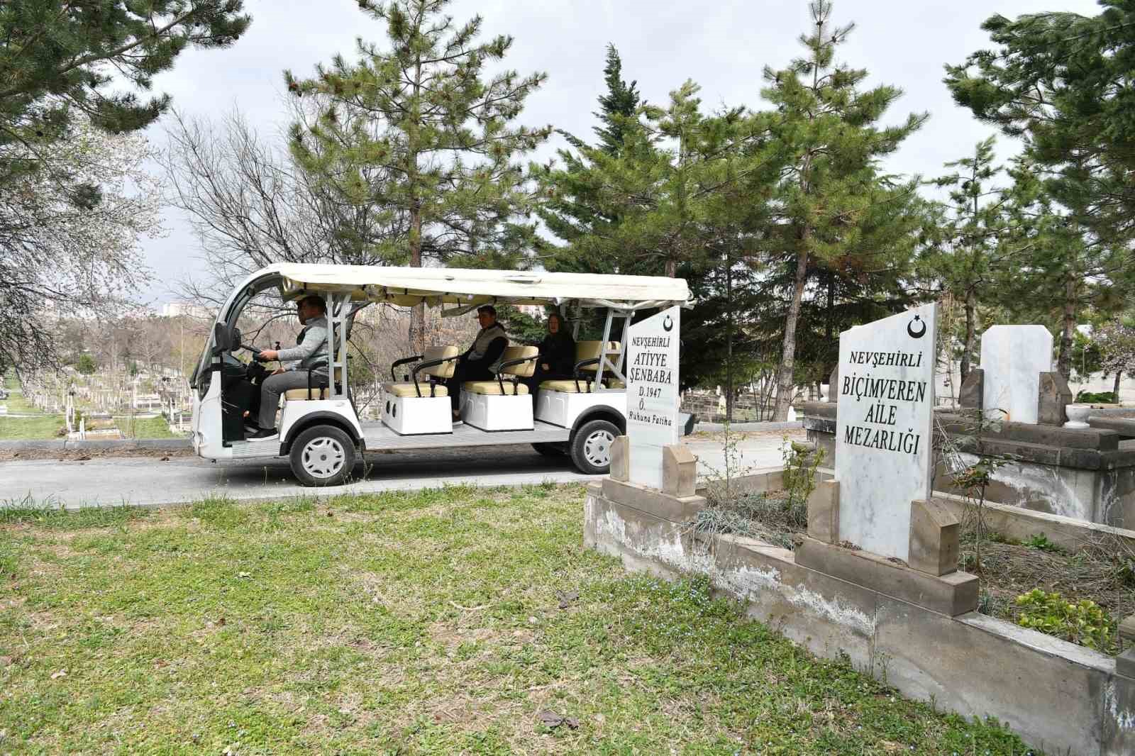 Büyükşehir Belediyesi, mezarlıkları bayram ziyaretine hazırladı