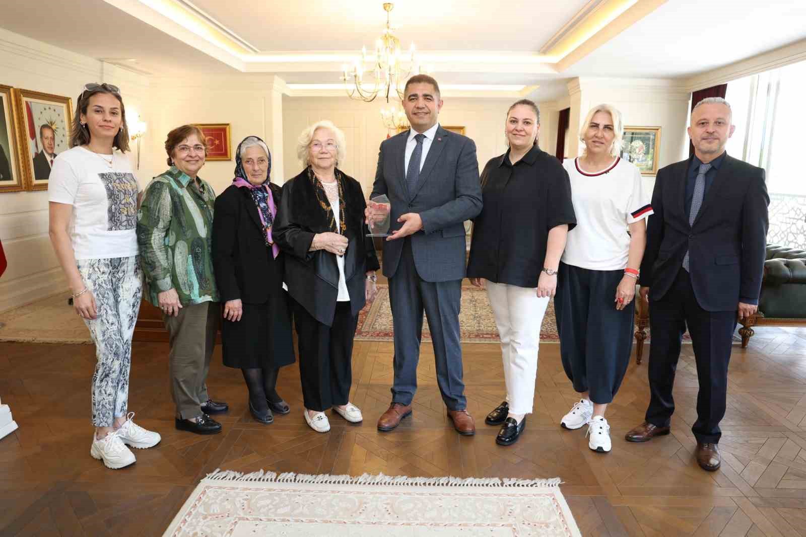 Devlet hastanesine 8 ritim kolter cihazı bağışladı