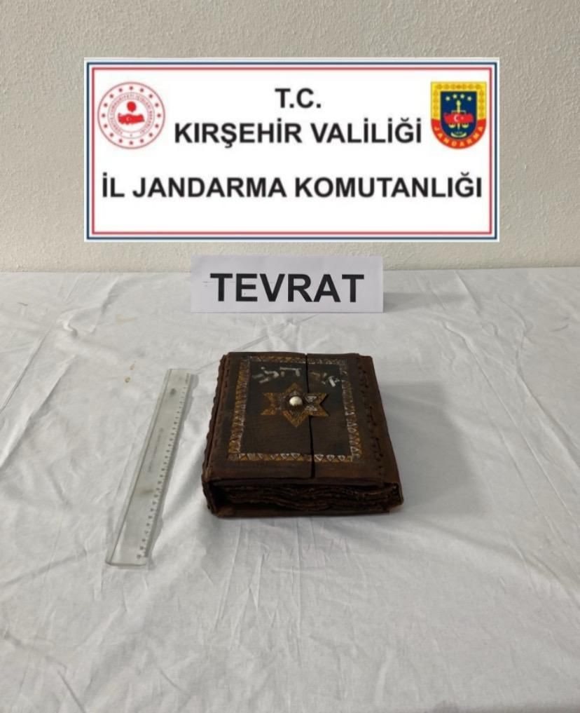 Kırşehir’de 7 asırlık el yazması Tevrat ele geçirildi