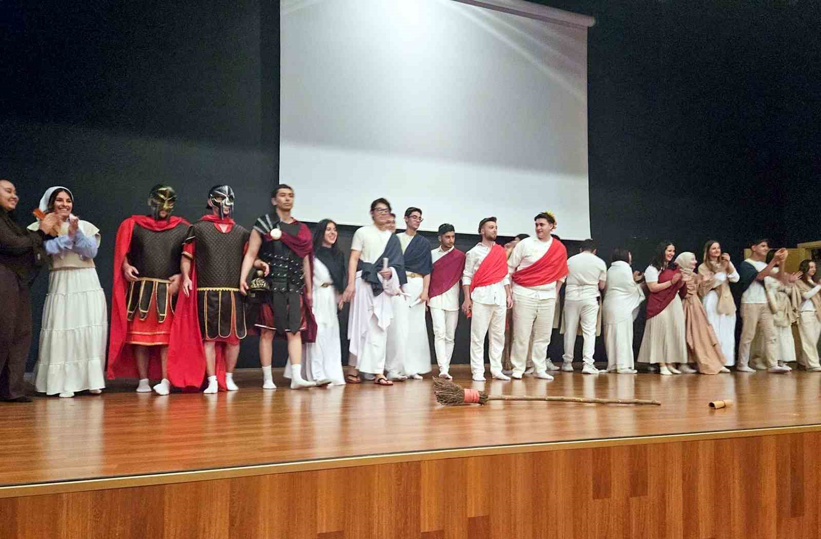 SUB&Uuml;&rsquo;n&uuml;n İngilizce G&uuml;n&uuml; etkinliği dolu dolu ge&ccedil;ti
