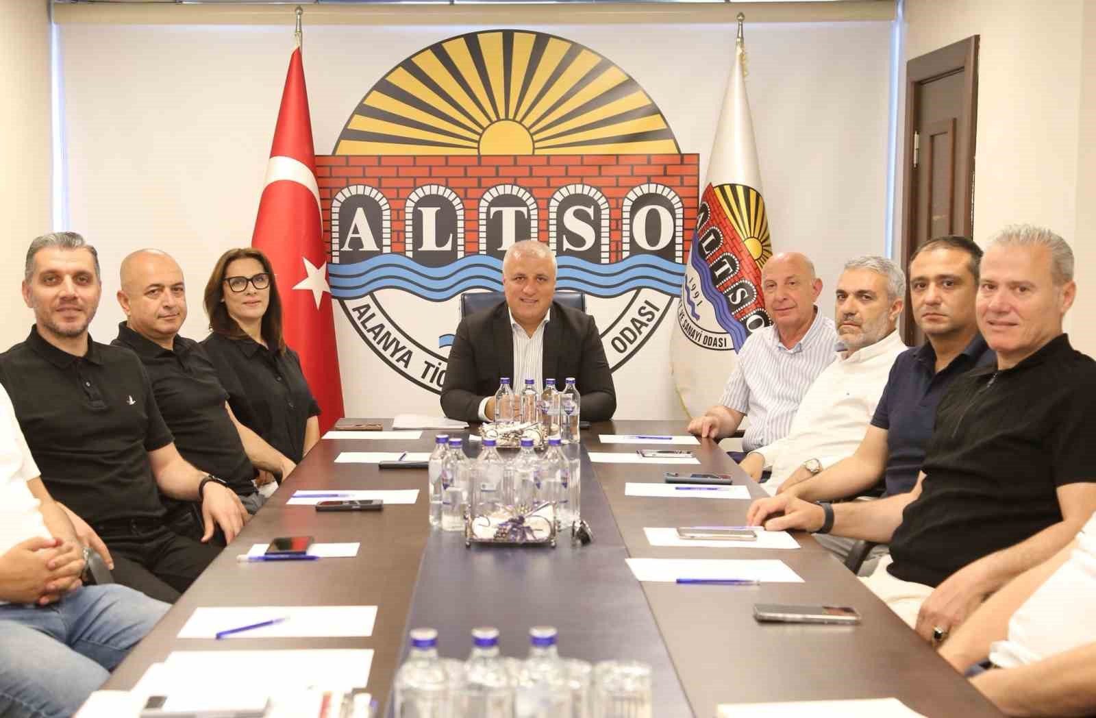 ALTSO Başkanı Erdem: "Oteller yüzde 3’lük döviz dönüşüm desteği dışında kalmasın"