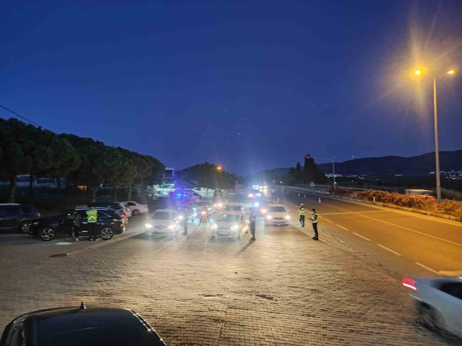 Kural tanımaz sürücüler jandarmadan kaçamadı