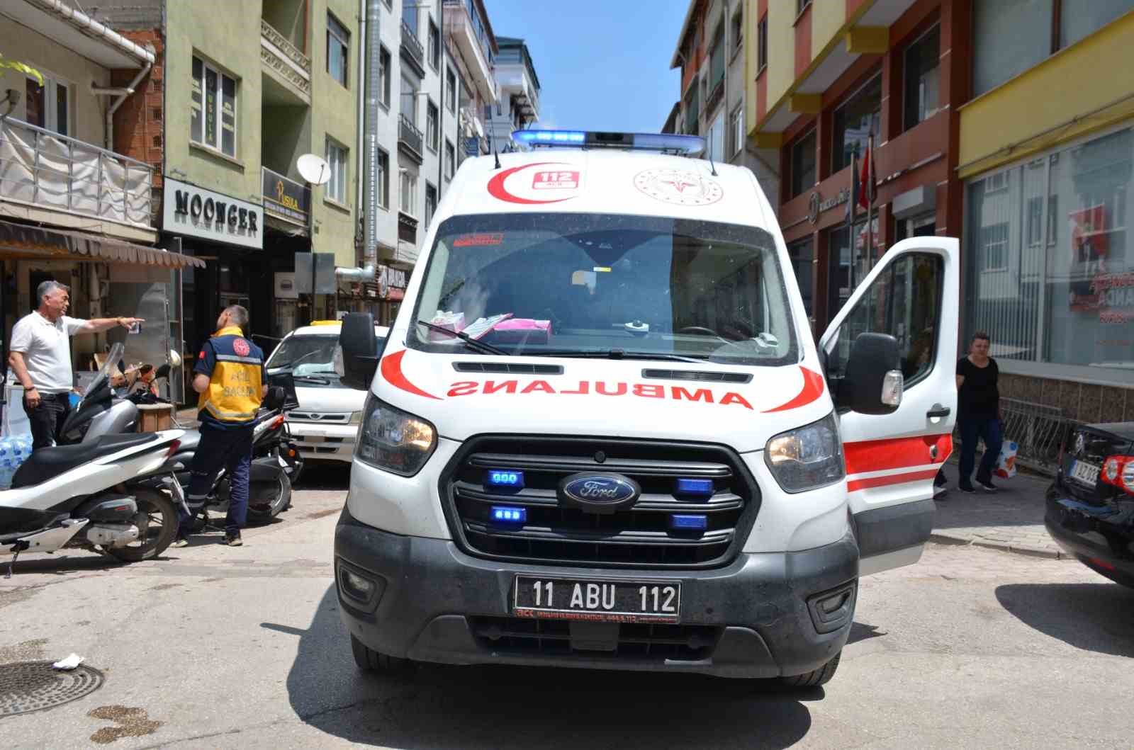 Otomobil ile motosiklet &ccedil;arpıştı; 1 yaralı
